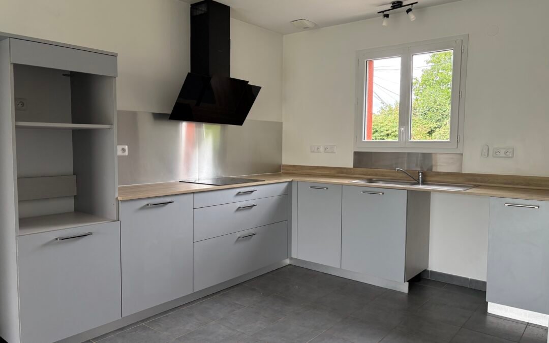 Pavillon plain-pied avec garage et jardin