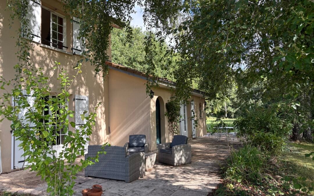 Spacieuse maison avec jardin et piscine